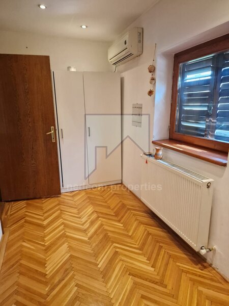 Teiul Doamnei, vanzare apartament 4 camere (E1+M) in vila (S+P+E1+M).