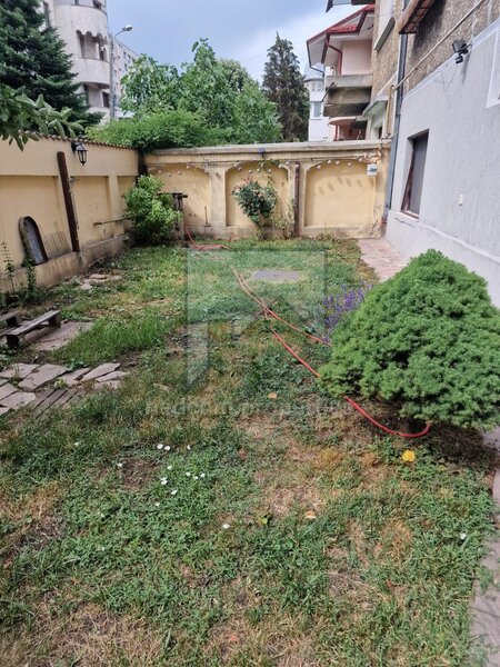 Teiul Doamnei, vanzare apartament 4 camere (E1+M) in vila (S+P+E1+M).