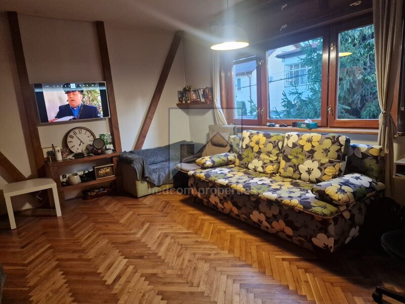 Teiul Doamnei, vanzare apartament 4 camere (E1+M) in vila (S+P+E1+M).